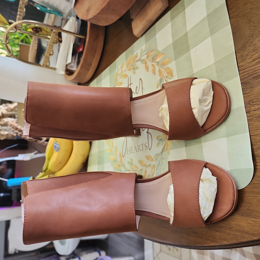 Pour La Victoire leather sandals